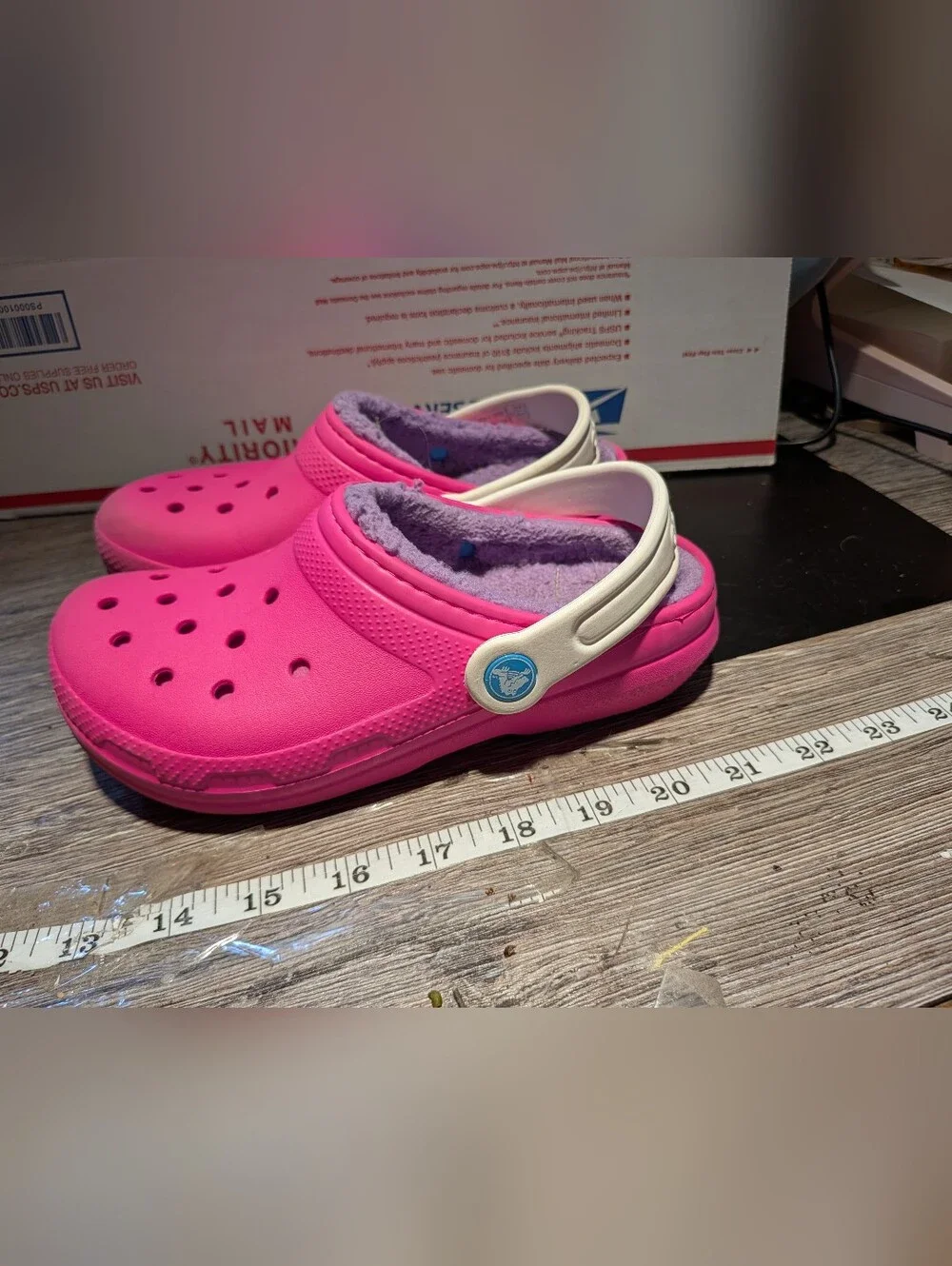 Crocs‎ Pink Lined Youth Shoes Size J2